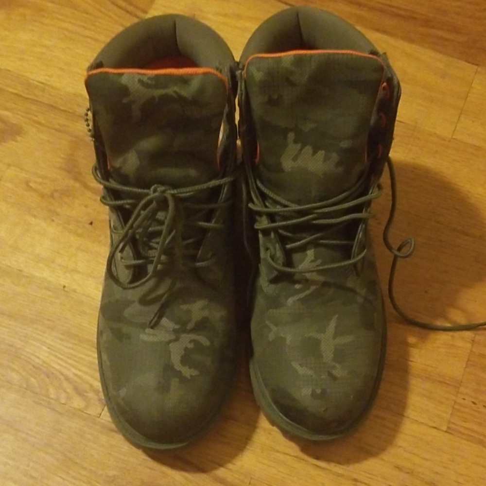 Men boots size 7